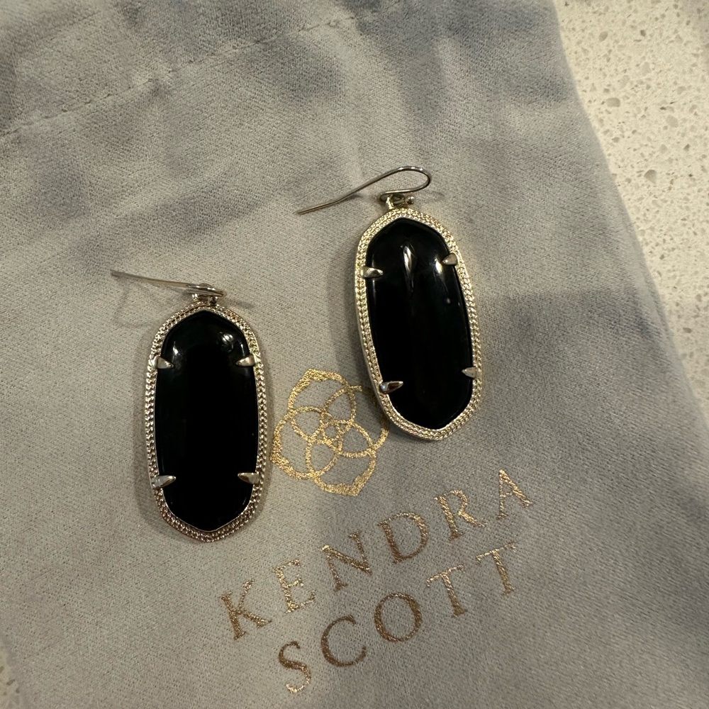 Kendra Scott earring